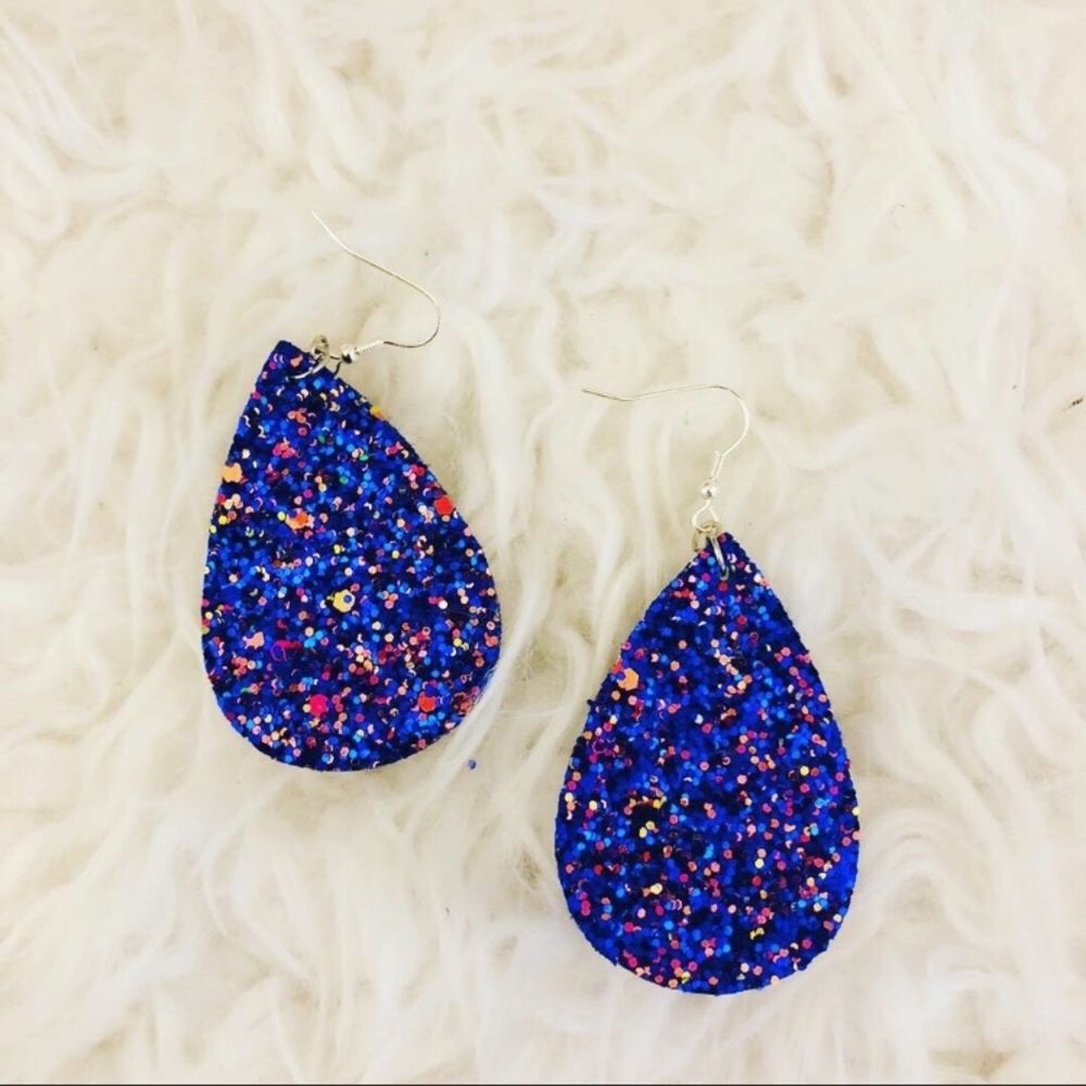 💥3/$15💥Blue Sparkly Teardrop Earrings